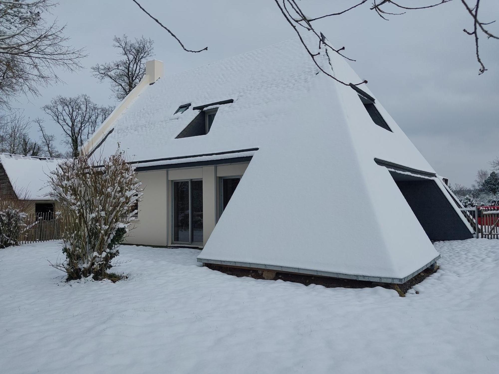 La Belle Du Bois Villa Grimbosq Exterior photo